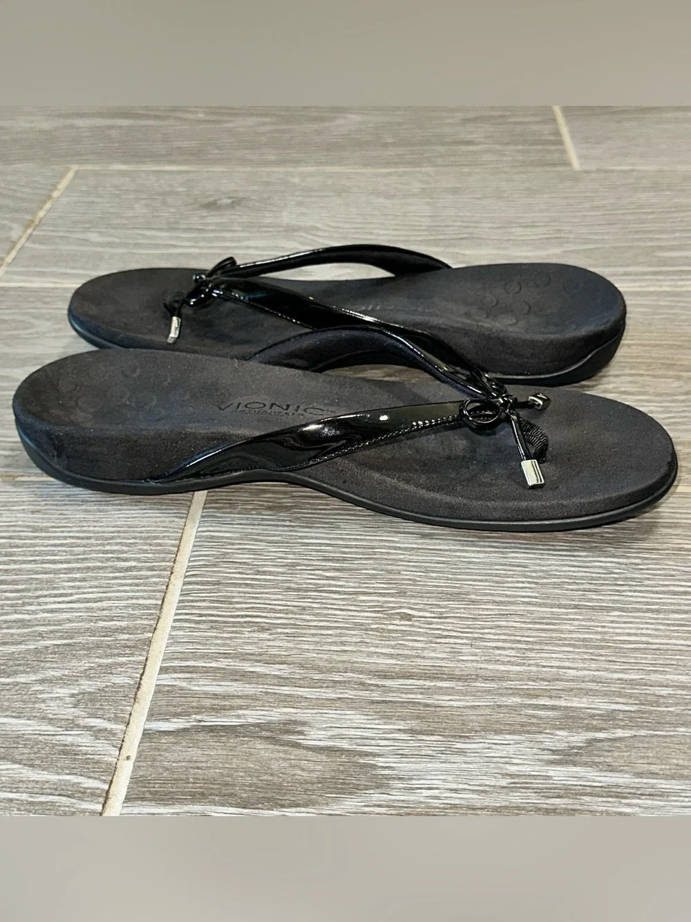 Vionic Bella II Black Patent Orthotic Sandals Flip Flops Bow Thong Women’s 9
